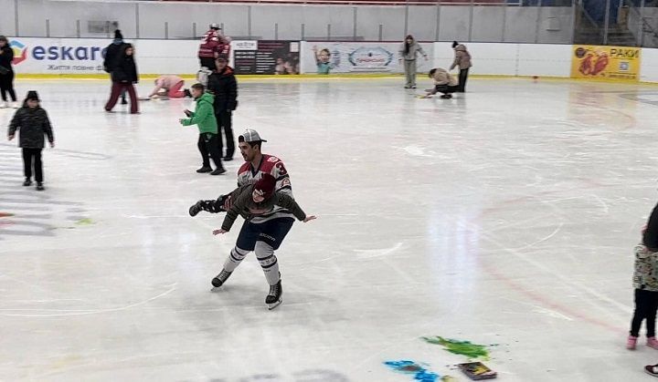 На Одещині до відзначення Дня Святого Миколая долучилася хокейна команда На Одещині до відзначення Дня Святого Миколая долучилася хокейна команда