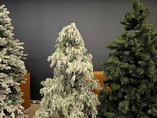 Яку штучну ялинку вибрати — зелену чи «засніжену»: на що треба обов'язково звернути увагу Яку штучну ялинку вибрати — зелену чи «засніжену»: на що треба обов'язково звернути увагу