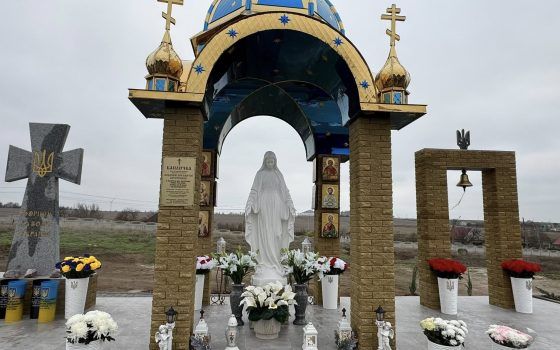 У Любополі з’явилася капличка, присвячена полеглим захисникам – її урочисто відкрили (фото) У Любополі з’явилася капличка, присвячена полеглим захисникам – її урочисто відкрили (фото)