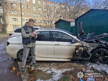 В Одесі чоловік підпалив іномарку сусіда В Одесі чоловік підпалив іномарку сусіда
