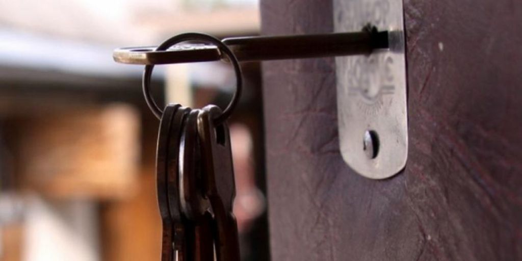 Ізмаїльські рятувальники визволяли з квартир хвору жінку та маленьку дитину Ізмаїльські рятувальники визволяли з квартир хвору жінку та маленьку дитину