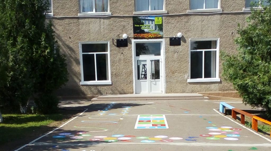 Активісти з Ізмаїльщини вимагають від президента не закривати старші класи в двох румуномовних школах Активісти з Ізмаїльщини вимагають від президента не закривати старші класи в двох румуномовних школах