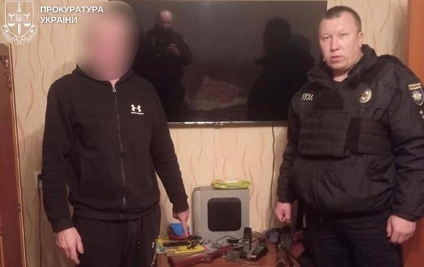 У Сумах арештували чоловіка, який з вікна стріляв по підлітках У Сумах арештували чоловіка, який з вікна стріляв по підлітках