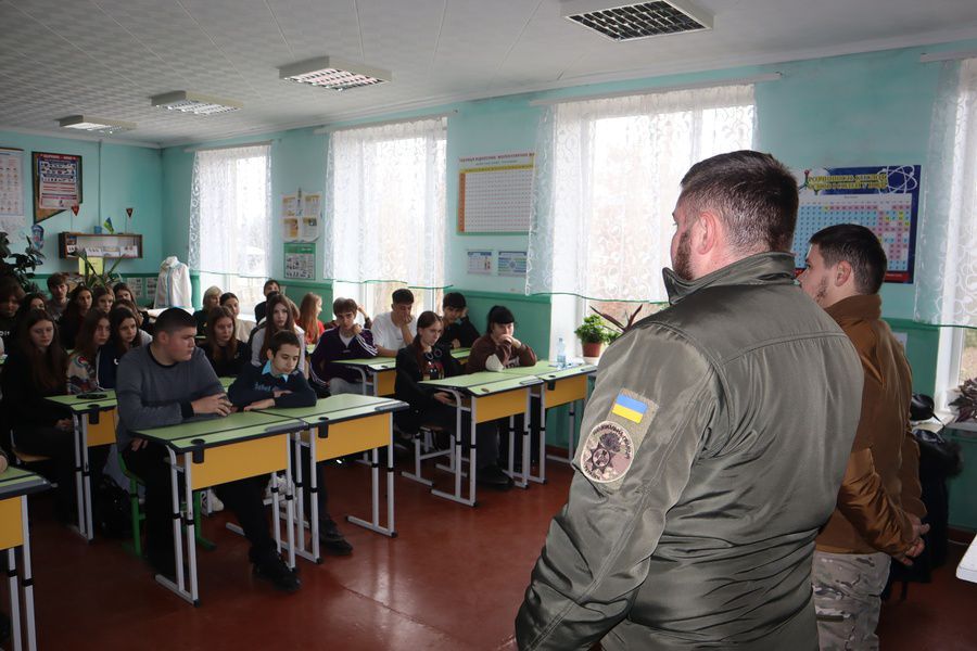 Ізмаїльські гвардійці провели урок мужності для учнів Бросківської школи Ізмаїльські гвардійці провели урок мужності для учнів Бросківської школи