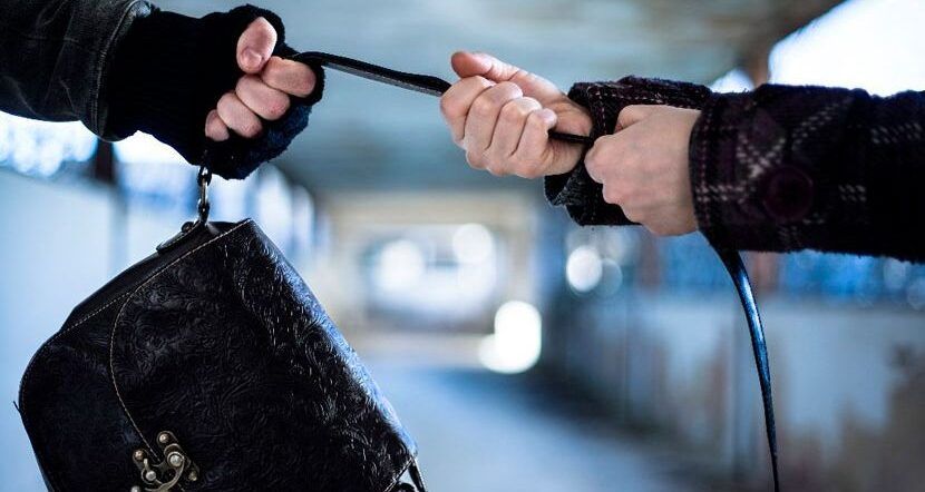 Неповнолітні в Ізмаїлі отримали тюремні терміни за грабіж літньої жінки та крадіжку банківської картки Неповнолітні в Ізмаїлі отримали тюремні терміни за грабіж літньої жінки та крадіжку банківської картки