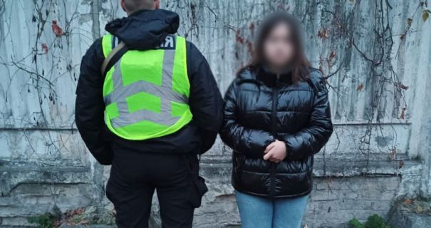 У Києві затримали 18-річну наркодилерку з великою партією "товару" У Києві затримали 18-річну наркодилерку з великою партією "товару"