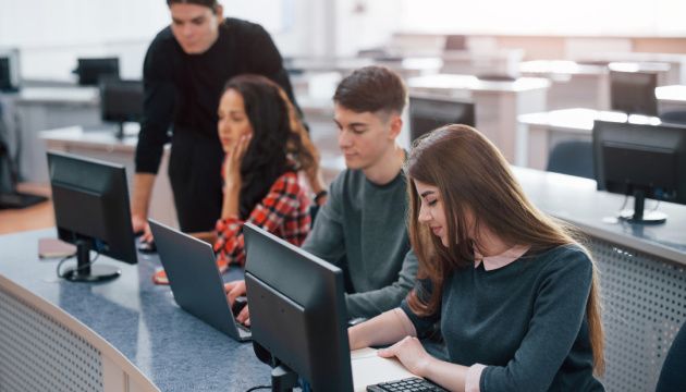 Вже на початку січня у вишах можуть розпочати навчання перші групи «нульового» курсу(фото) Вже на початку січня у вишах можуть розпочати навчання перші групи «нульового» курсу(фото)