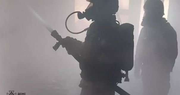 Пожежа на 16-му поверсі у Кривому Розі: з диму врятували 8 людей, серед них – 4 дитини Пожежа на 16-му поверсі у Кривому Розі: з диму врятували 8 людей, серед них – 4 дитини