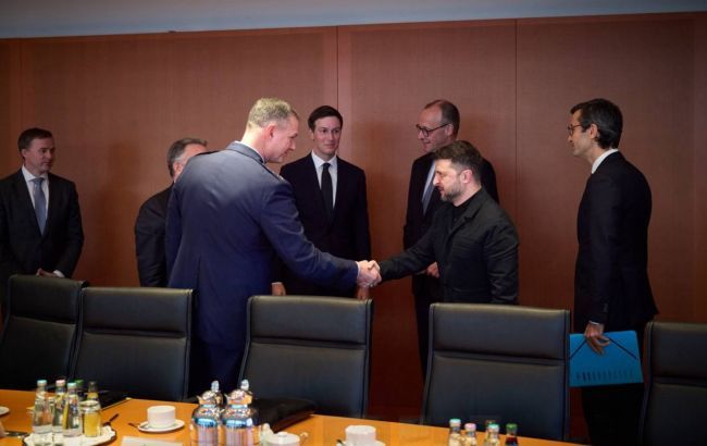 У Німеччині розпочався другий раунд перемовин Зеленського з делегацією США, - джерела У Німеччині розпочався другий раунд перемовин Зеленського з делегацією США, - джерела