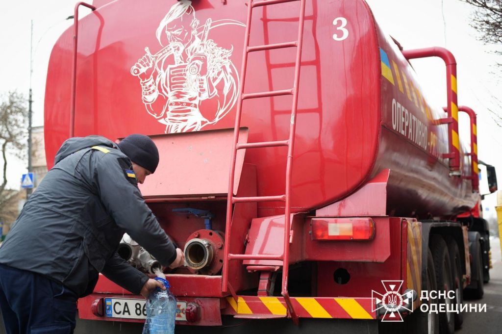 Рятувальники з різних областей України приїхали на допомогу одеситам(фото) Рятувальники з різних областей України приїхали на допомогу одеситам(фото)