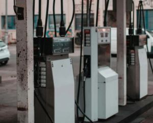 На АЗС в Криму пальне продають тільки за талонами: окупанти знайшли винних На АЗС в Криму пальне продають тільки за талонами: окупанти знайшли винних