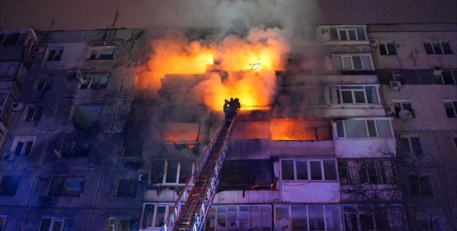 Квартири вигоріли вщент: РФ під ранок вдарила "Шахедом" по багатоповерхівці Запоріжжя (фото) Квартири вигоріли вщент: РФ під ранок вдарила "Шахедом" по багатоповерхівці Запоріжжя (фото)