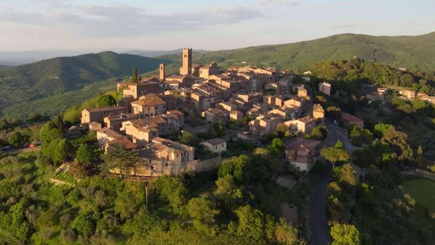 Містечко в Італії славетне сиром та вином пропонує 20 тис. євро за переїзд: є лише одна умова Містечко в Італії славетне сиром та вином пропонує 20 тис. євро за переїзд: є лише одна умова