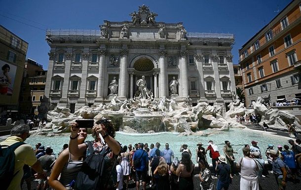У Римі зроблять платним доступ до знаменитого фонтану У Римі зроблять платним доступ до знаменитого фонтану