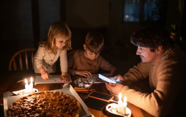 Миколаїв повністю залишився без світла через атаку РФ: де шукати Пункти незламності Миколаїв повністю залишився без світла через атаку РФ: де шукати Пункти незламності