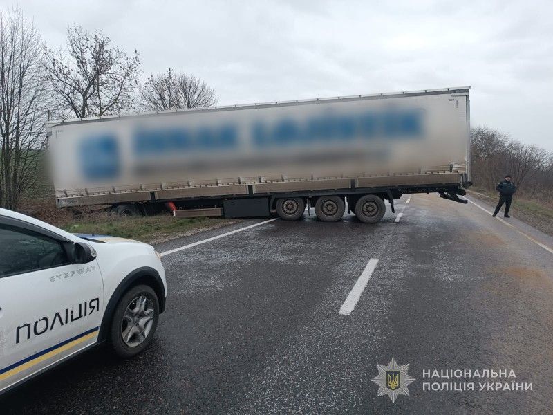 На трасі Одеса – Рені ускладнений рух через ДТП На трасі Одеса – Рені ускладнений рух через ДТП