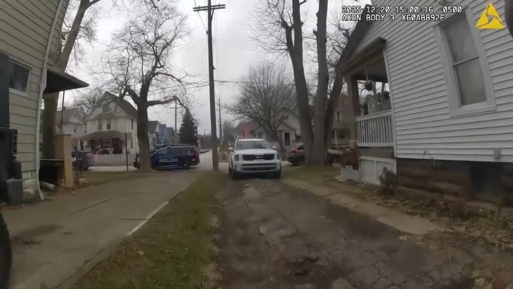 В Огайо 11-річний хлопчик викрав авто за «інструкцією» з YouTube і врізався в будинок В Огайо 11-річний хлопчик викрав авто за «інструкцією» з YouTube і врізався в будинок