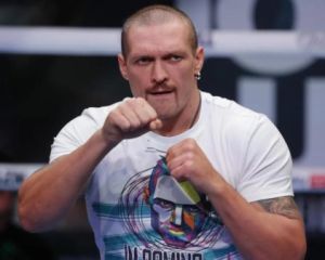 Олександр Усик відреагував на ДТП за участю Джошуа Олександр Усик відреагував на ДТП за участю Джошуа