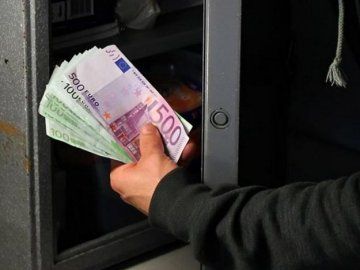 У Кілійській громаді злодій викрав із сейфу магазина чималу суму готівки У Кілійській громаді злодій викрав із сейфу магазина чималу суму готівки