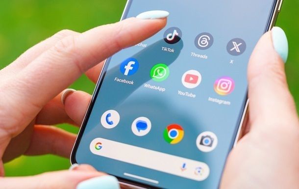 У Франції планують заборонити соцмережі до 15 років У Франції планують заборонити соцмережі до 15 років