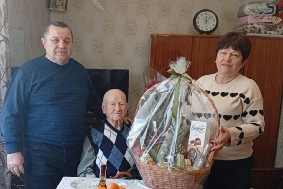 Свій 103-й День народження відзначає мешканець Болградського району, ветеран Другої світової війни Василь Хомиженко Свій 103-й День народження відзначає мешканець Болградського району, ветеран Другої світової війни Василь Хомиженко