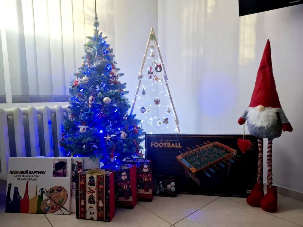Для дітей, що перебувають у складних життєвих обставинах, було організовано невелику, але щиру новорічну акцію(фото) Для дітей, що перебувають у складних життєвих обставинах, було організовано невелику, але щиру новорічну акцію(фото)