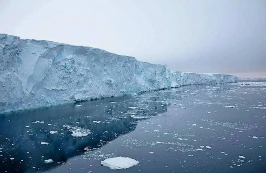 В Антарктиді помітили прискорення руху “Льодовика Судного дня”: вчені пишуть про загрозу й для Одещини В Антарктиді помітили прискорення руху “Льодовика Судного дня”: вчені пишуть про загрозу й для Одещини