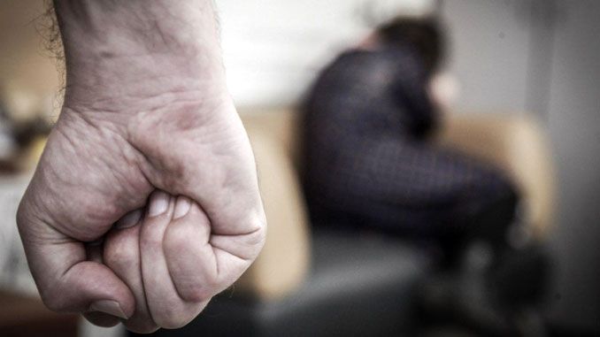 На Рівненщині жінка здала поліції домашнього тирана: як його покарали На Рівненщині жінка здала поліції домашнього тирана: як його покарали