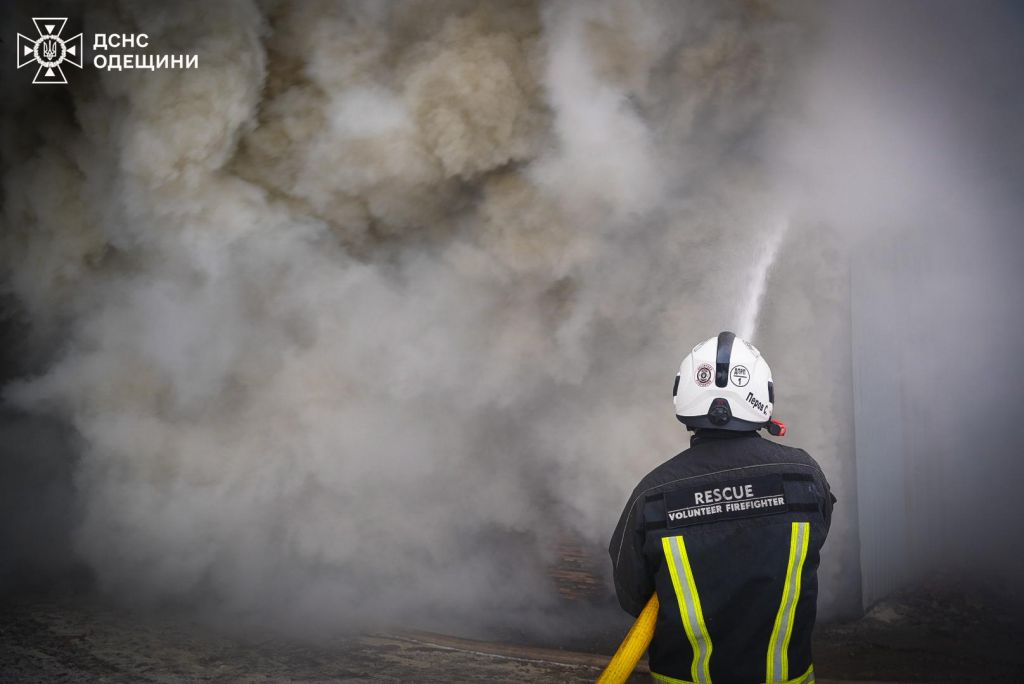 Масштабна пожежа на околиці Одеси: вогонь гасили понад 60 рятувальників(фото) Масштабна пожежа на околиці Одеси: вогонь гасили понад 60 рятувальників(фото)