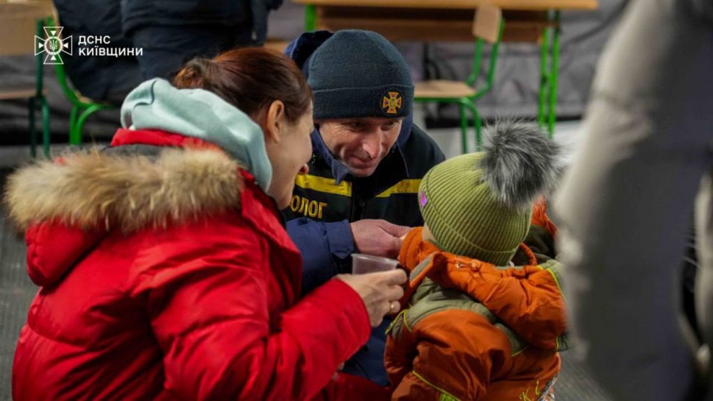 Минулого тижня рятувальники ДСНС здійснили понад 6000 виїздів для ліквідації надзвичайних ситуацій і врятували 173 людини. Минулого тижня рятувальники ДСНС здійснили понад 6000 виїздів для ліквідації надзвичайних ситуацій і врятували 173 людини.