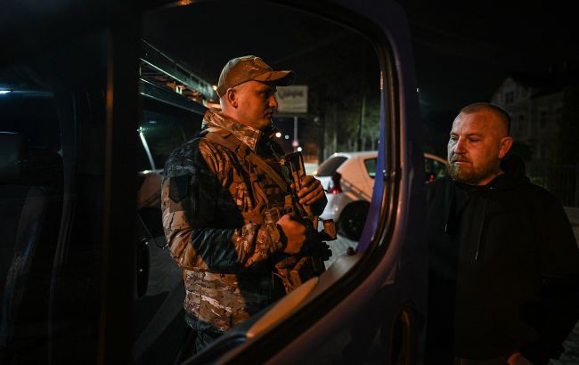 У МВС уточнили нові правила перебування на вулиці під час комендантської години У МВС уточнили нові правила перебування на вулиці під час комендантської години