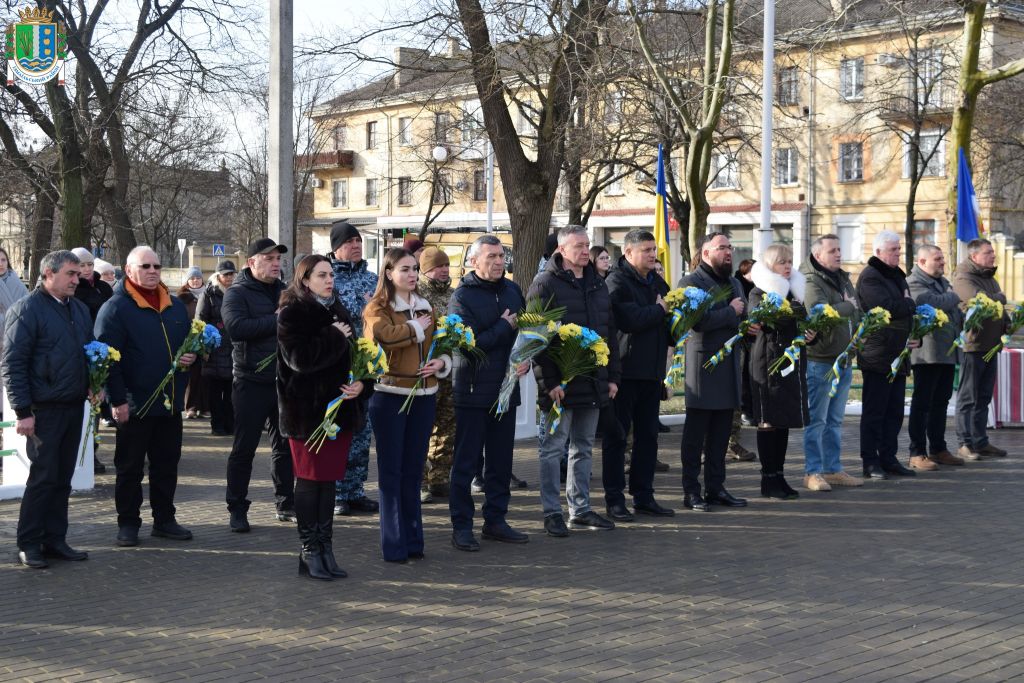 В Ізмаїлі вшанували День Соборності України покладанням квітів до пам’ятника Тарасу Шевченку В Ізмаїлі вшанували День Соборності України покладанням квітів до пам’ятника Тарасу Шевченку