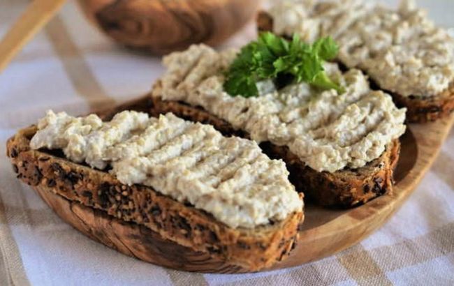 Оселедцеве масло - бюджетна закуска з насиченим смаком, яка смакує всім Оселедцеве масло - бюджетна закуска з насиченим смаком, яка смакує всім