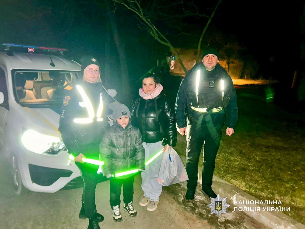 Світловідбивні елементи рятують життя: поліцейські Одещини продовжують нагадувати пішоходам про безпеку на дорогах Світловідбивні елементи рятують життя: поліцейські Одещини продовжують нагадувати пішоходам про безпеку на дорогах