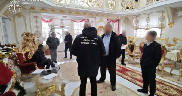 Ford Mustang і мільйони повз декларацію: на Закарпатті депутату повідомили про підозру(фото) Ford Mustang і мільйони повз декларацію: на Закарпатті депутату повідомили про підозру(фото)