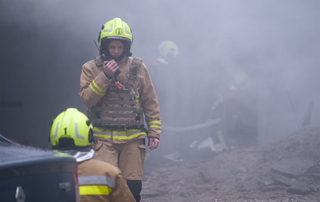 Броди після атаки огорнув дим і різкий запах: школи закрили, людей просять бути вдома Броди після атаки огорнув дим і різкий запах: школи закрили, людей просять бути вдома