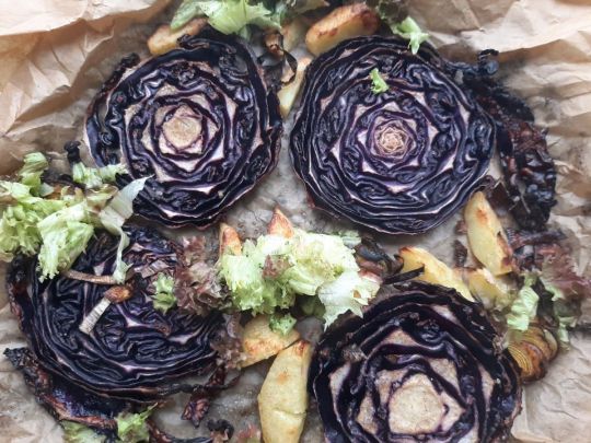 Неймовірні стейки з капусти: смачно, корисно та бюджетно Неймовірні стейки з капусти: смачно, корисно та бюджетно