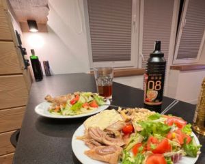 Ідеальний час для вечері: коли і що їсти, щоб не мати проблем із травленням та сном Ідеальний час для вечері: коли і що їсти, щоб не мати проблем із травленням та сном