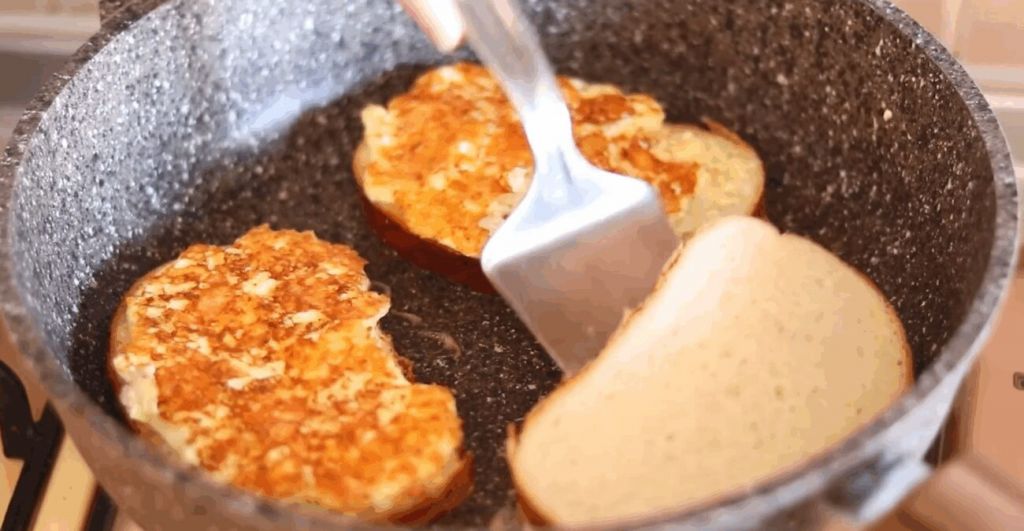 “Гарячі бутерброди з фаршем”: рецепт із 90-х, що знову повернувся на наші кухні “Гарячі бутерброди з фаршем”: рецепт із 90-х, що знову повернувся на наші кухні