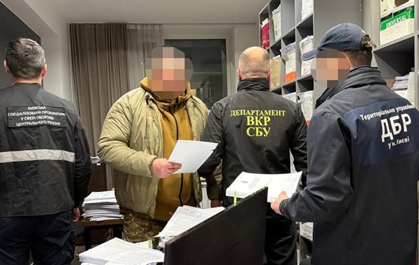 На Київщині командир частини брав гроші з військових за "відпустки" На Київщині командир частини брав гроші з військових за "відпустки"