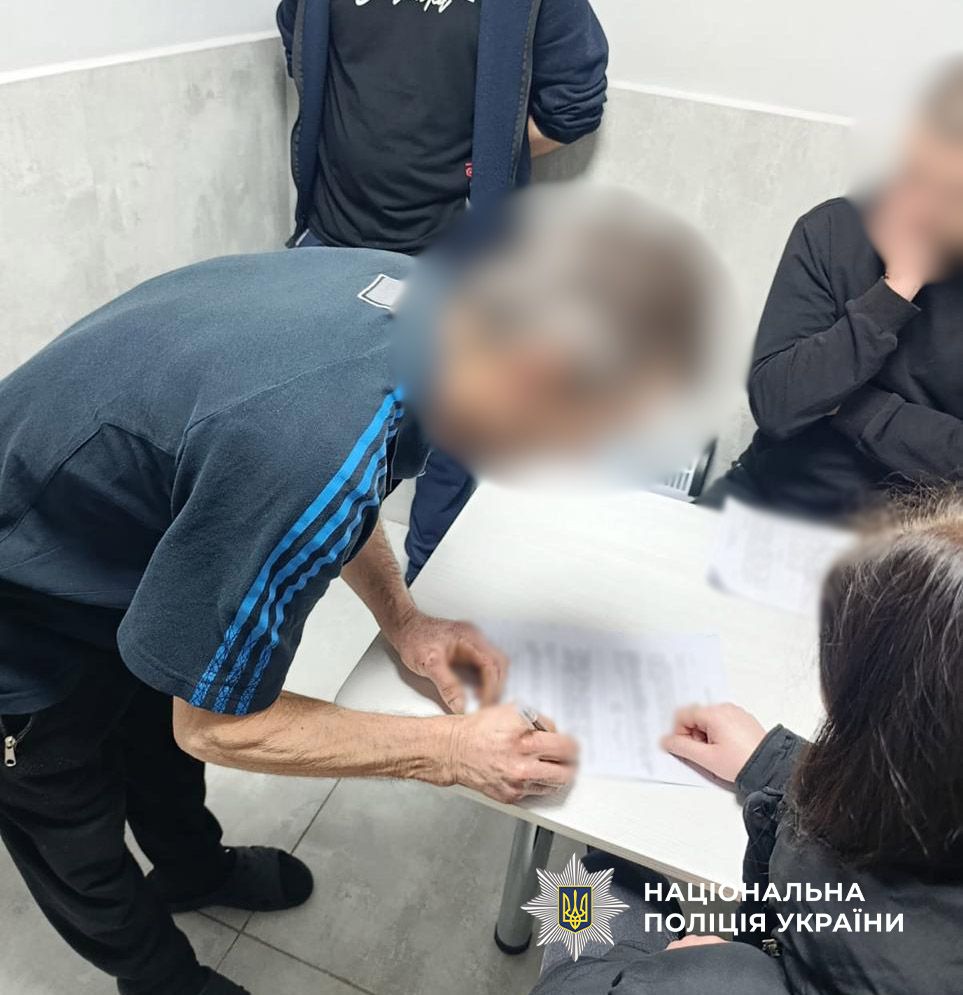 Продавав в інтернеті неіснуючі дрова: поліцейські викрили жителя Ізмаїла у шахрайстві Продавав в інтернеті неіснуючі дрова: поліцейські викрили жителя Ізмаїла у шахрайстві