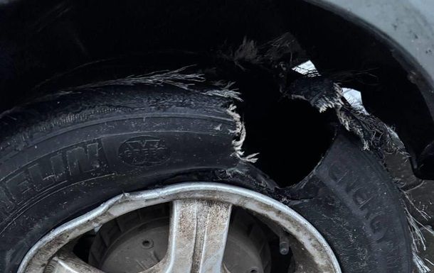 У Херсоні на міні підірвався автомобіль з родиною У Херсоні на міні підірвався автомобіль з родиною