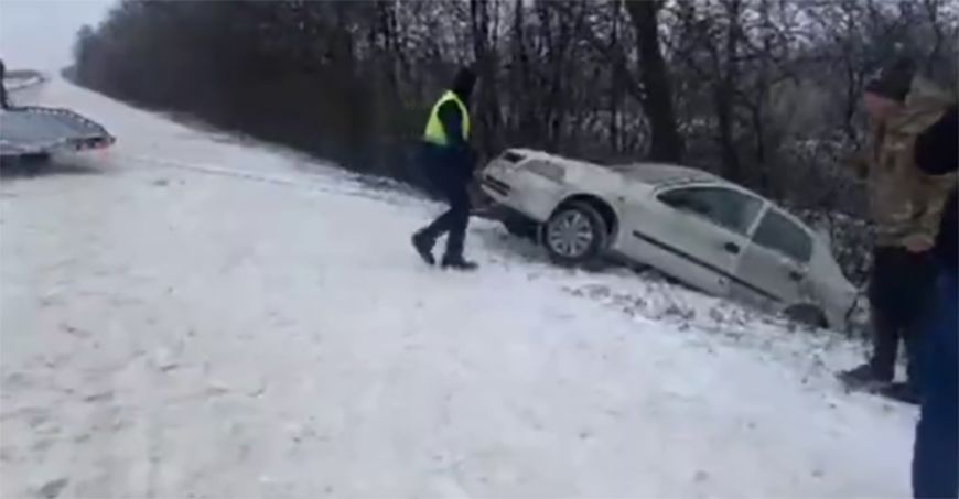 Патрульні допомогли водіям на трасі Київ — Одеса Патрульні допомогли водіям на трасі Київ — Одеса