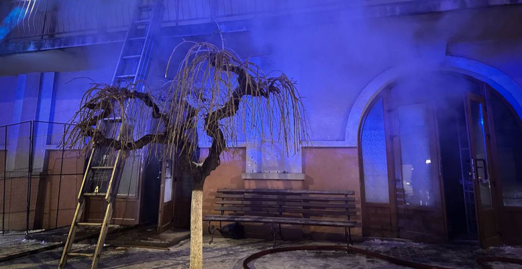 В Одесі вигорів торговий павільйон на вулиці Кінній(фото) В Одесі вигорів торговий павільйон на вулиці Кінній(фото)