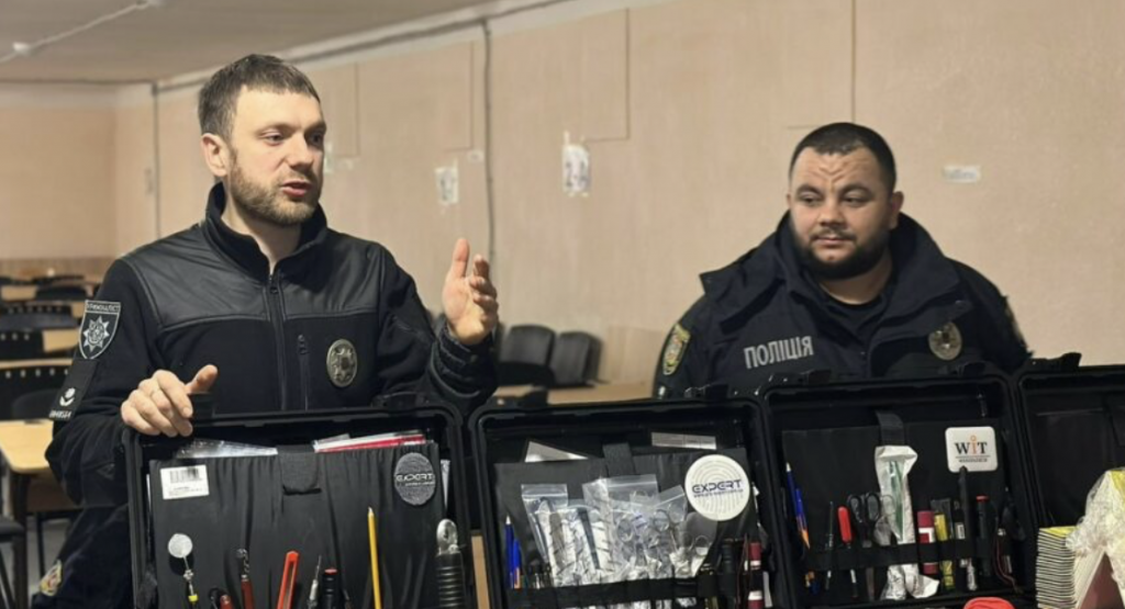 Одеські криміналісти розповіли ліцеїстам про особливості своєї професії(фото) Одеські криміналісти розповіли ліцеїстам про особливості своєї професії(фото)