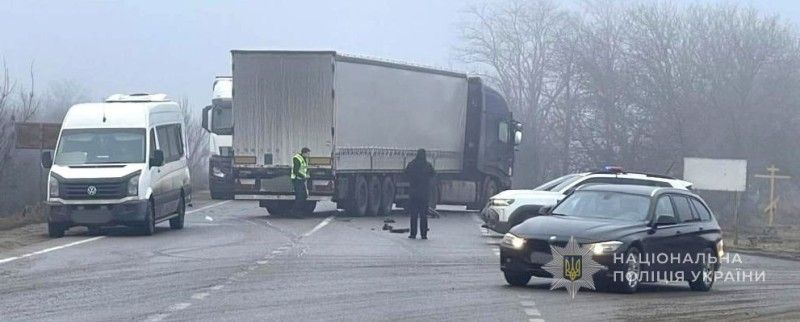 До уваги водіїв! На трасі Одеса - Рені, біля села Мирне, унаслідок ДТП ускладнено рух транспорту До уваги водіїв! На трасі Одеса - Рені, біля села Мирне, унаслідок ДТП ускладнено рух транспорту