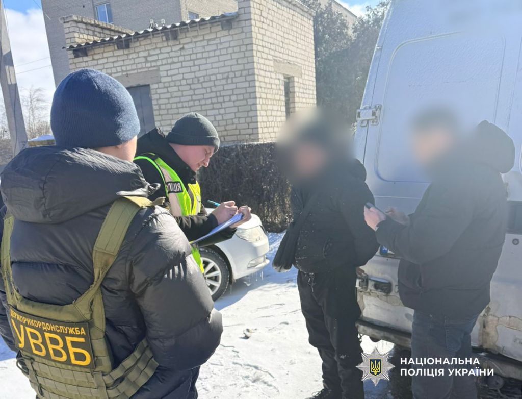 Поліцейські затримали двох ділків з Одещини за незаконне переправлення чоловіків через державний кордон України Поліцейські затримали двох ділків з Одещини за незаконне переправлення чоловіків через державний кордон України