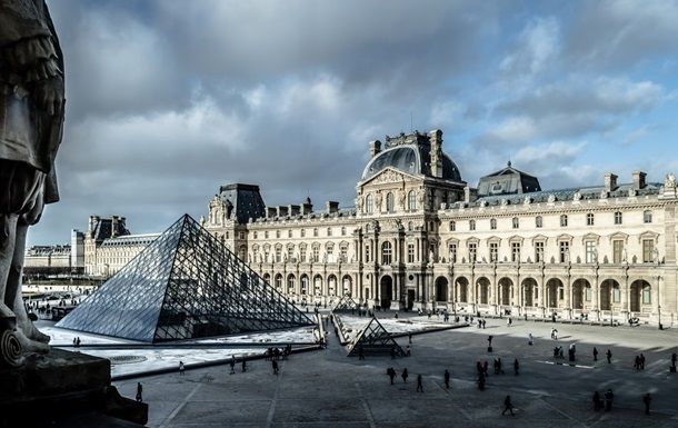 Масштабне шахрайство з квитками до Лувру на 10 млн євро розкрито поліцією Франції Масштабне шахрайство з квитками до Лувру на 10 млн євро розкрито поліцією Франції
