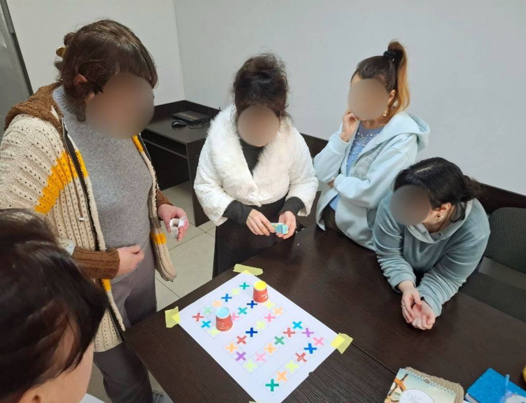 Майстер-клас «Я – жінка» для ув’язнених жінок(фото) Майстер-клас «Я – жінка» для ув’язнених жінок(фото)