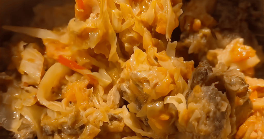 Реберця з тушкованою капустою — рецепт страви з ароматом дому та затишку Реберця з тушкованою капустою — рецепт страви з ароматом дому та затишку